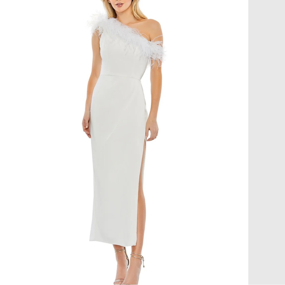 NWOT Mac Duggal white feather trim one shoulder